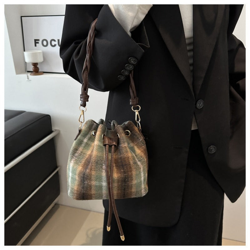 Wholesale Wool Contrast Color Casual Fashion One Shoulder Crossbody Bucket Bag